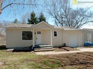 6403 Ravena Rd, Pleasant Valley, MO 64068