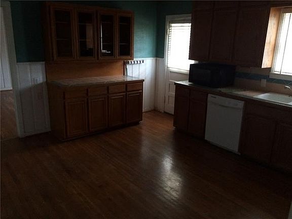 5th image of 1865 Jeanette St