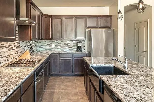 3 bed, 2.5 bath, 2046 sqft, $2,200 — Photo 2