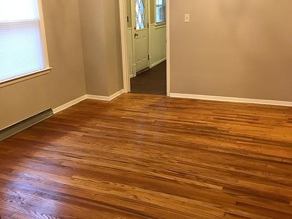 dining room to kitchen