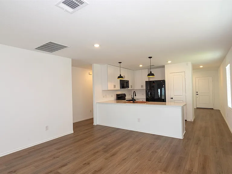 548 Rancho Del Cielo Loop — Photo 8