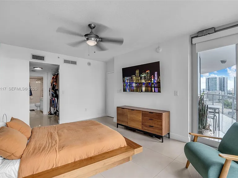 1750 N Bayshore Dr #1815 — Photo 17
