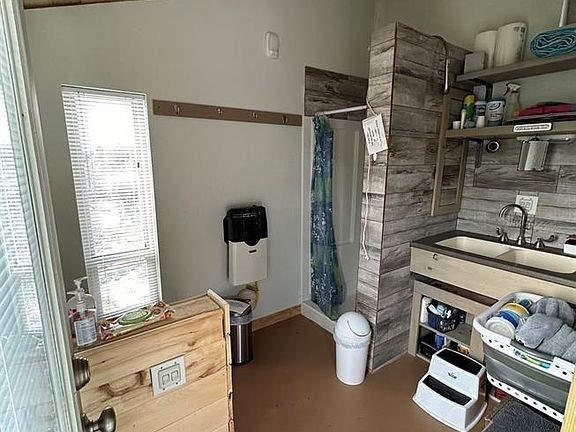 4th image of Buena Vista Dr