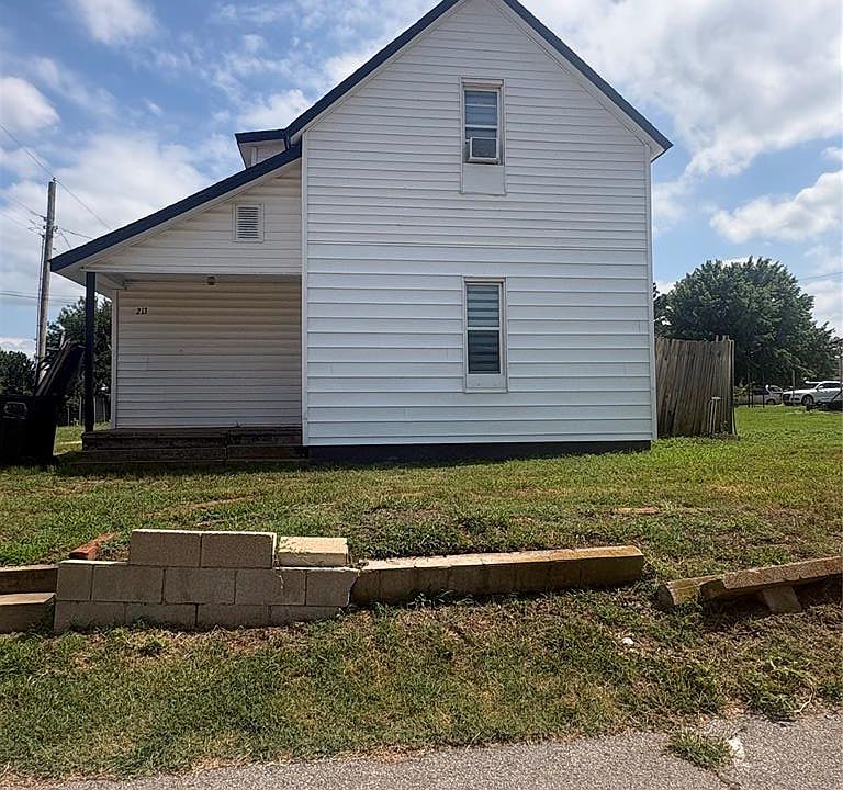 1st image of 213 E Karns St