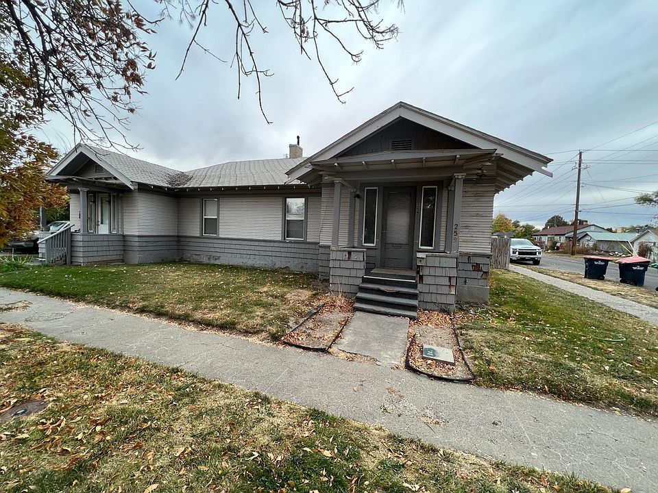 1st image of 259 6th Ave N