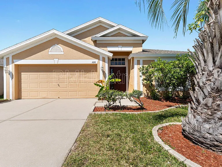 1010 Summer Breeze Dr — Photo 2