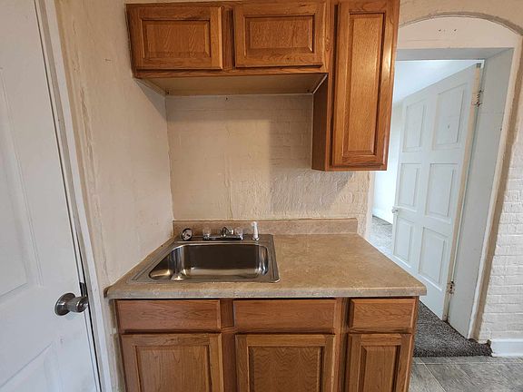5th image of 600 E Main St #2