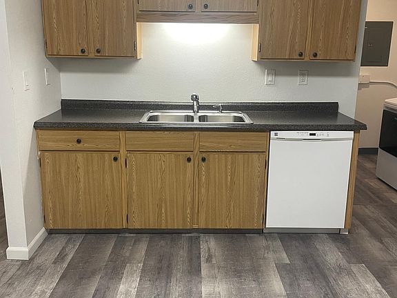 4th image of 352 Kit Blvd #A