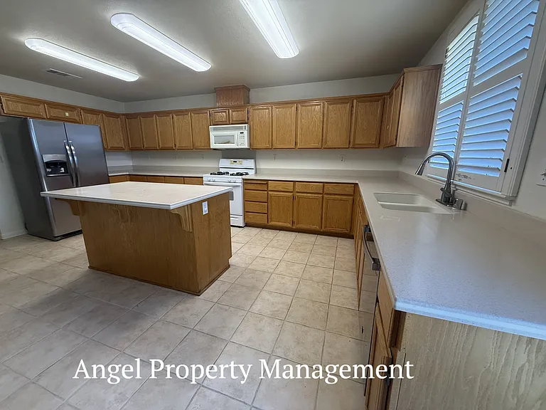 1245 Oak Haven Way — Photo 2