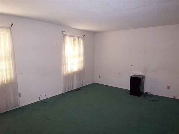 5th image of 1725 Prince Albert Dr