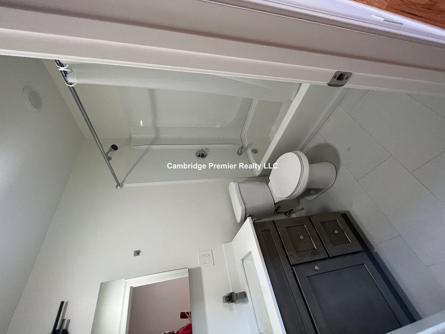 2 bed, 1.5 bath, 900 sqft, $3,000 — Photo 2
