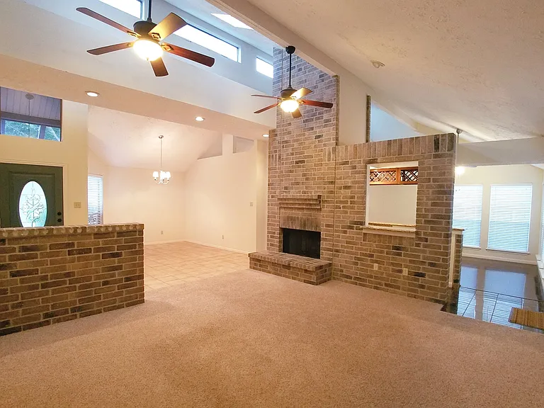 2111 Echo Rdg — Photo 6