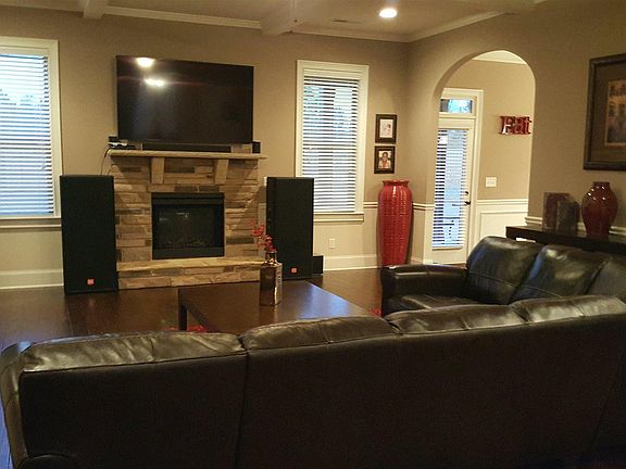 4th image of 629 Corsica Ln