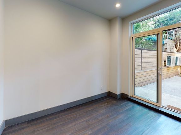 3rd image of 523 Willoughby Ave #20