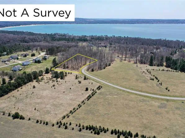 7880 Lindy Ln, Harbor Springs, MI 49740