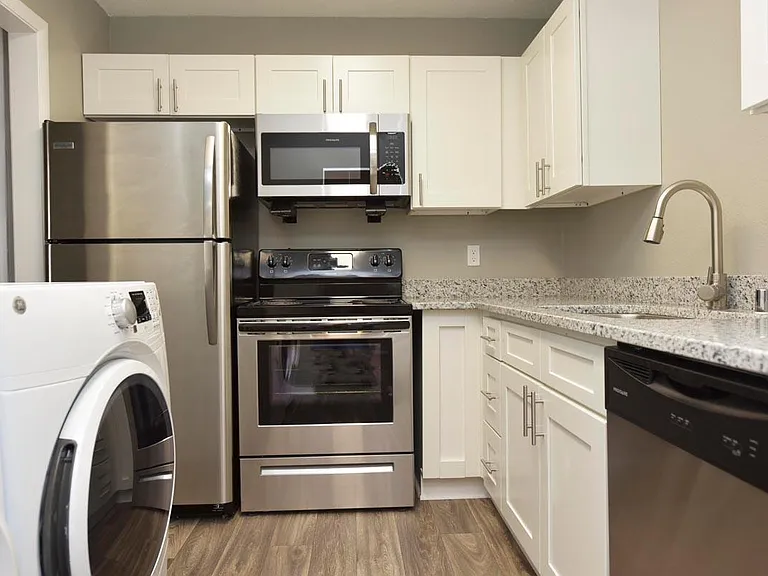 1800 Arboretum Cir — Photo 1