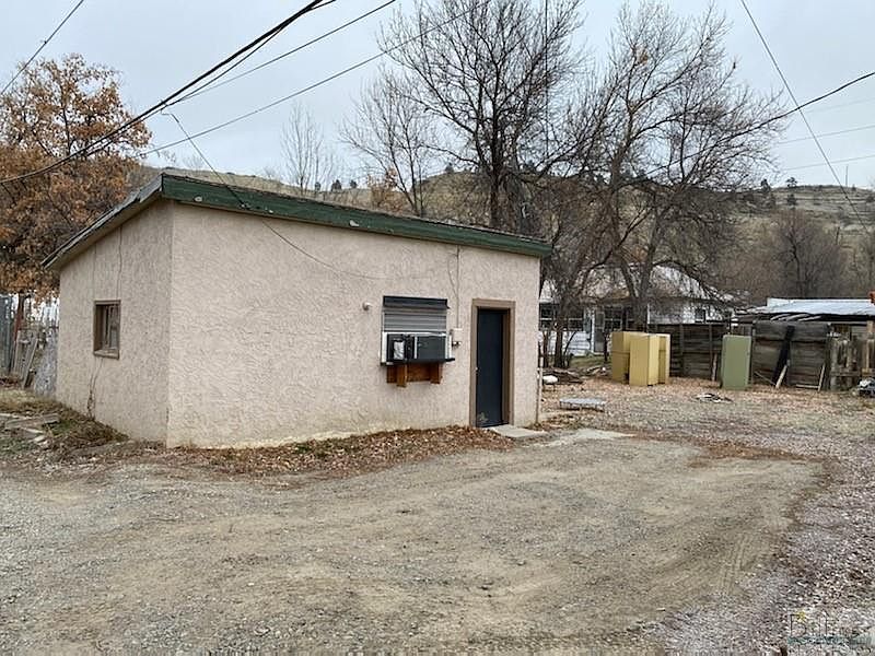 2nd image of 612 N 15th St