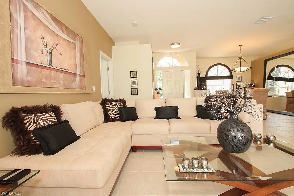 3 bed, 2.0 bath, 2148 sqft, $9,500 — Photo 2