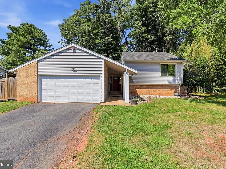112 Hillsdale Dr