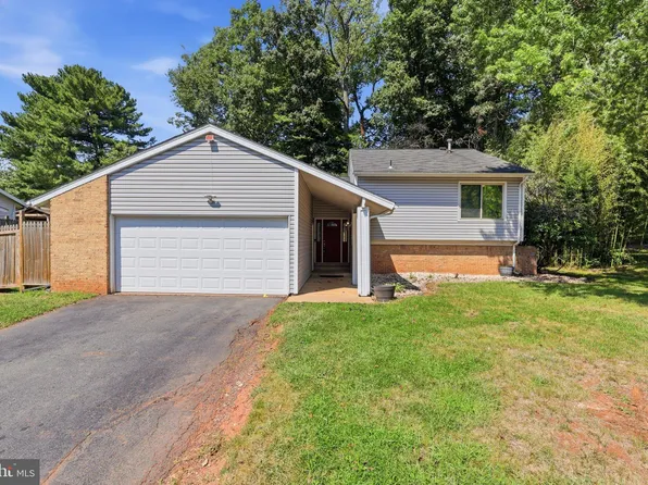 112 Hillsdale Dr, Sterling, VA 20164