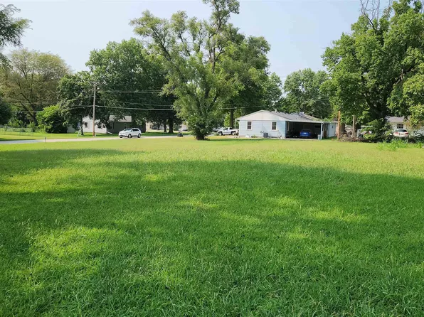 310 Hiawatha Ave, Hiawatha, KS 66434