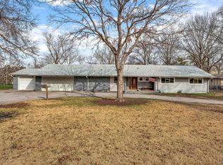 2710 SW Burlingame Rd, Topeka, KS 66611