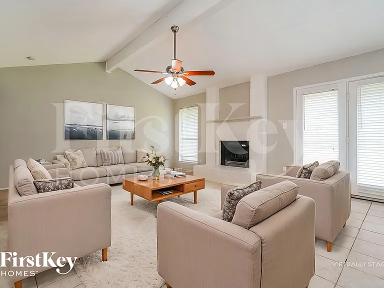5304 Tamarack Ct — Photo 4