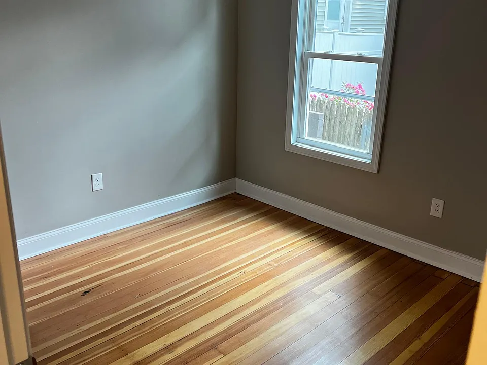 Building Photo 4