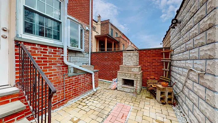 Sold by Capri Jet Realty Corp | media 35
