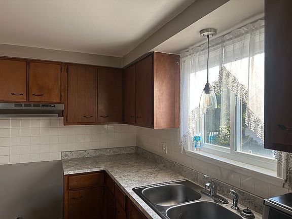 3rd image of 45 Lemans Dr