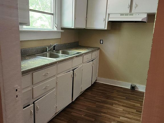 5th image of 842 Grady St S