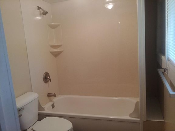 2nd image of 105 N Mulberry St APT B