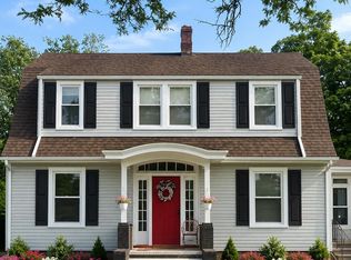 102 Conklin St, Farmingdale, NY 11735