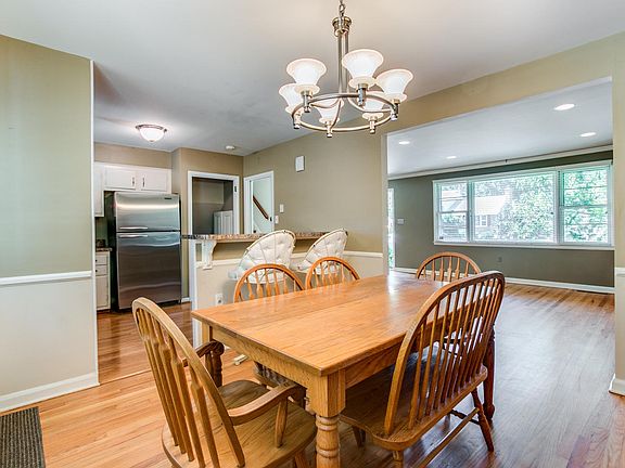 Open L-shaped floor plan