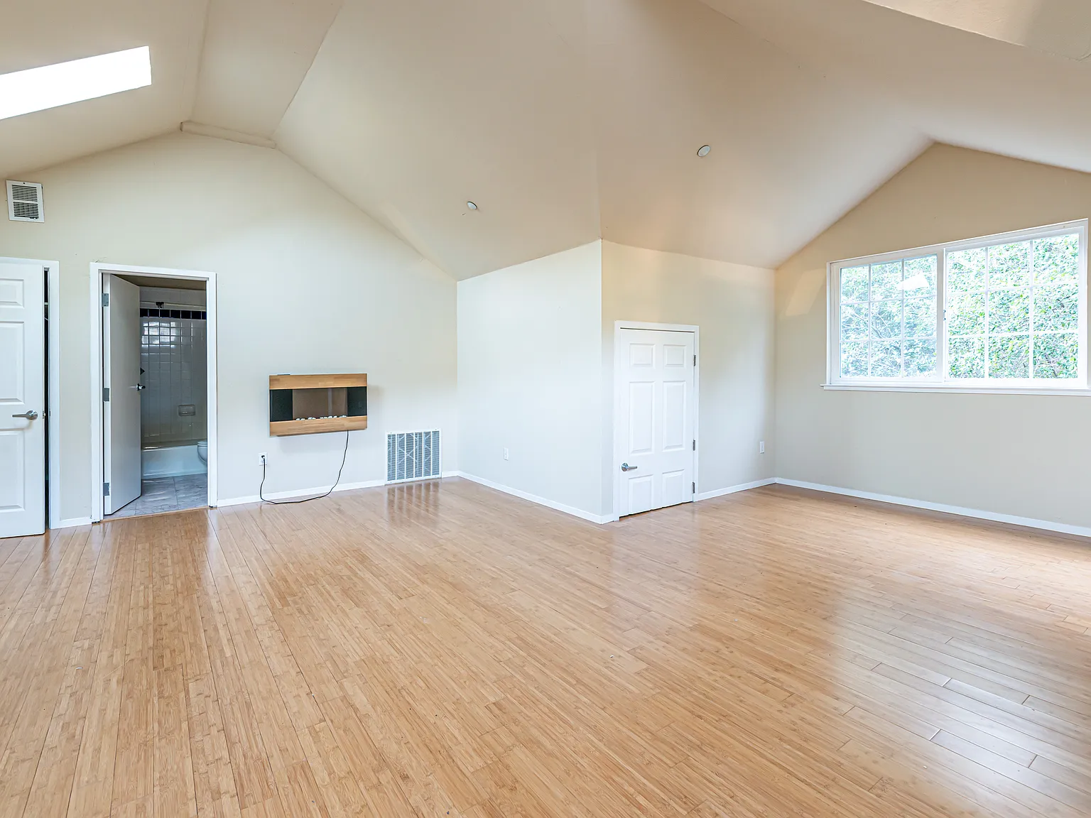 3 bed, $3,495 — Photo 2