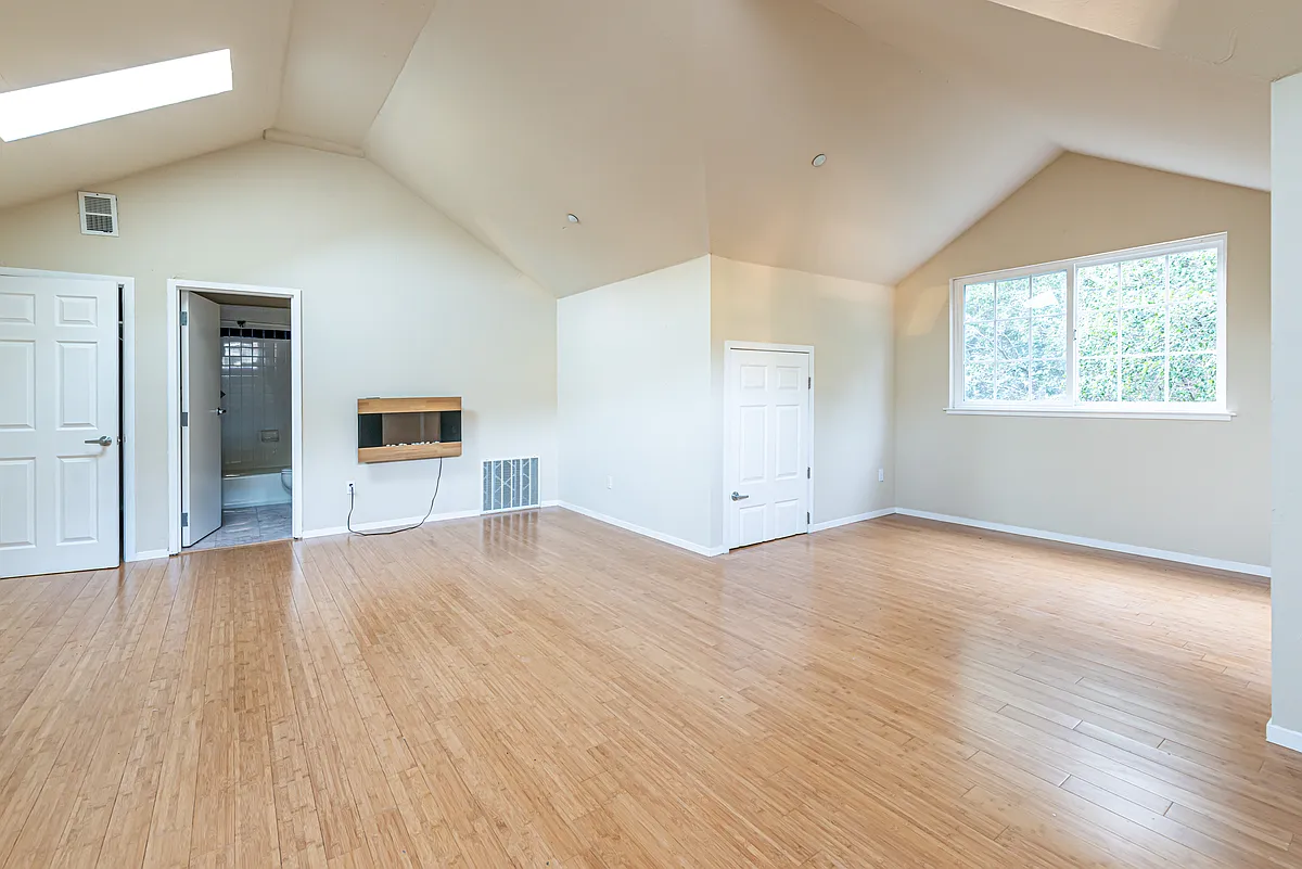 Building Photo - 158 Caldecott Ln #1