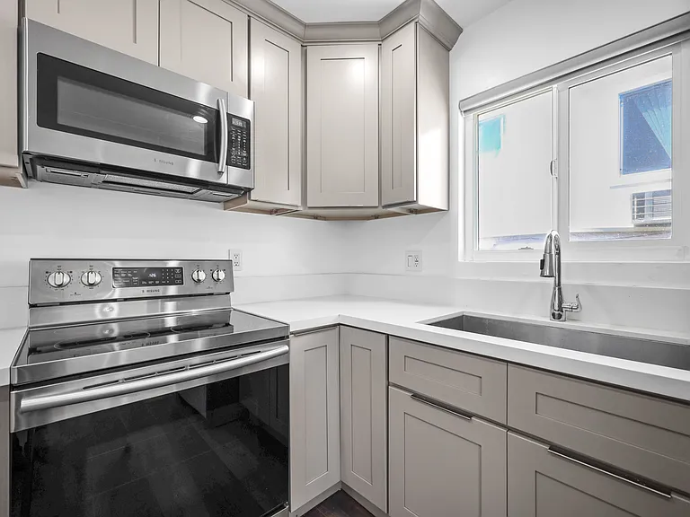 1101 N Flower St #1 — Photo 5