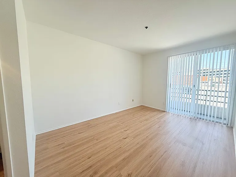 8715 Burton Way - Urban Feel Charming 2 bed 2 bath — Photo 63