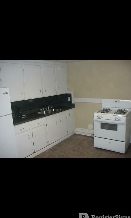 1st image of 933 W Market St