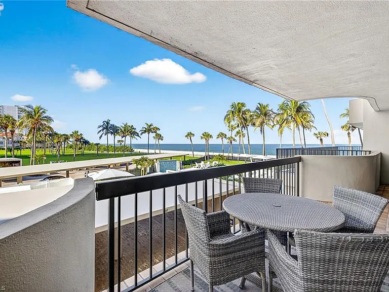 4001 Gulf Shore Blvd N #105 — Photo 1