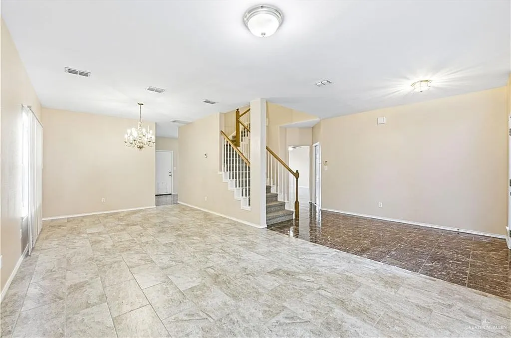 3 bed, 2.5 bath, 2629 sqft, $2,100 — Photo 4