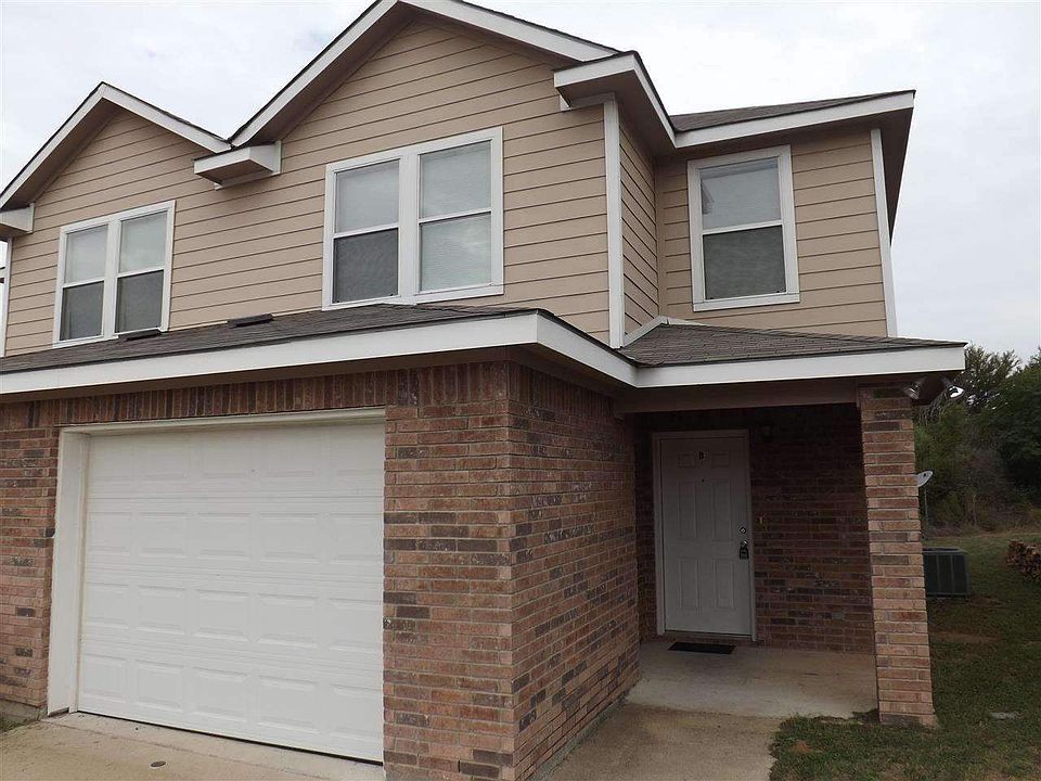 1st image of 1602A Claremont Cir