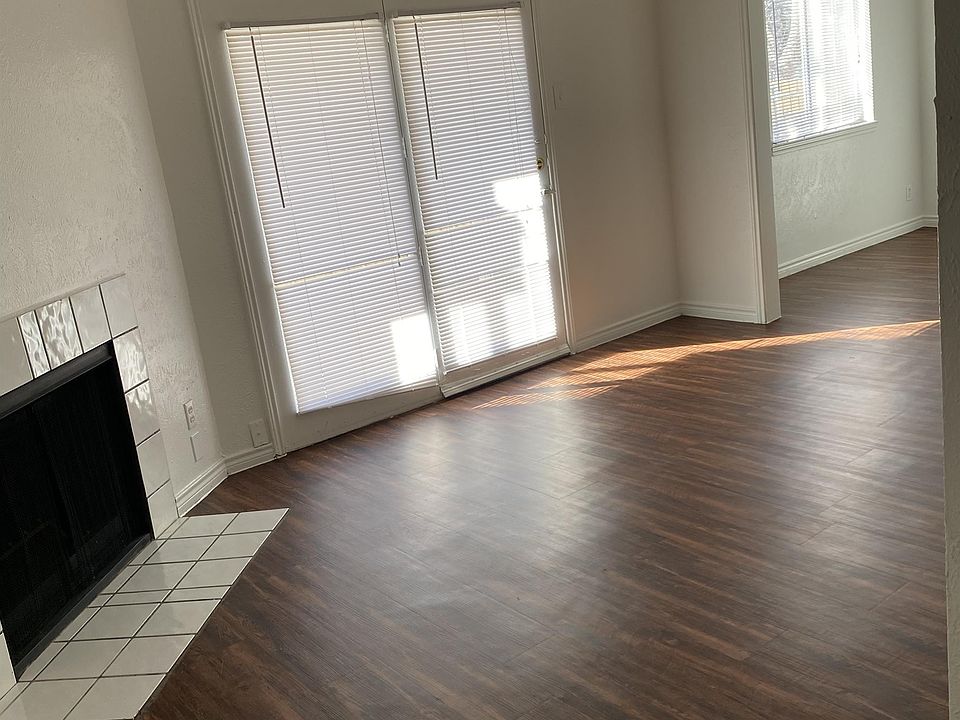 1st image of 136 Lake Meadows Dr