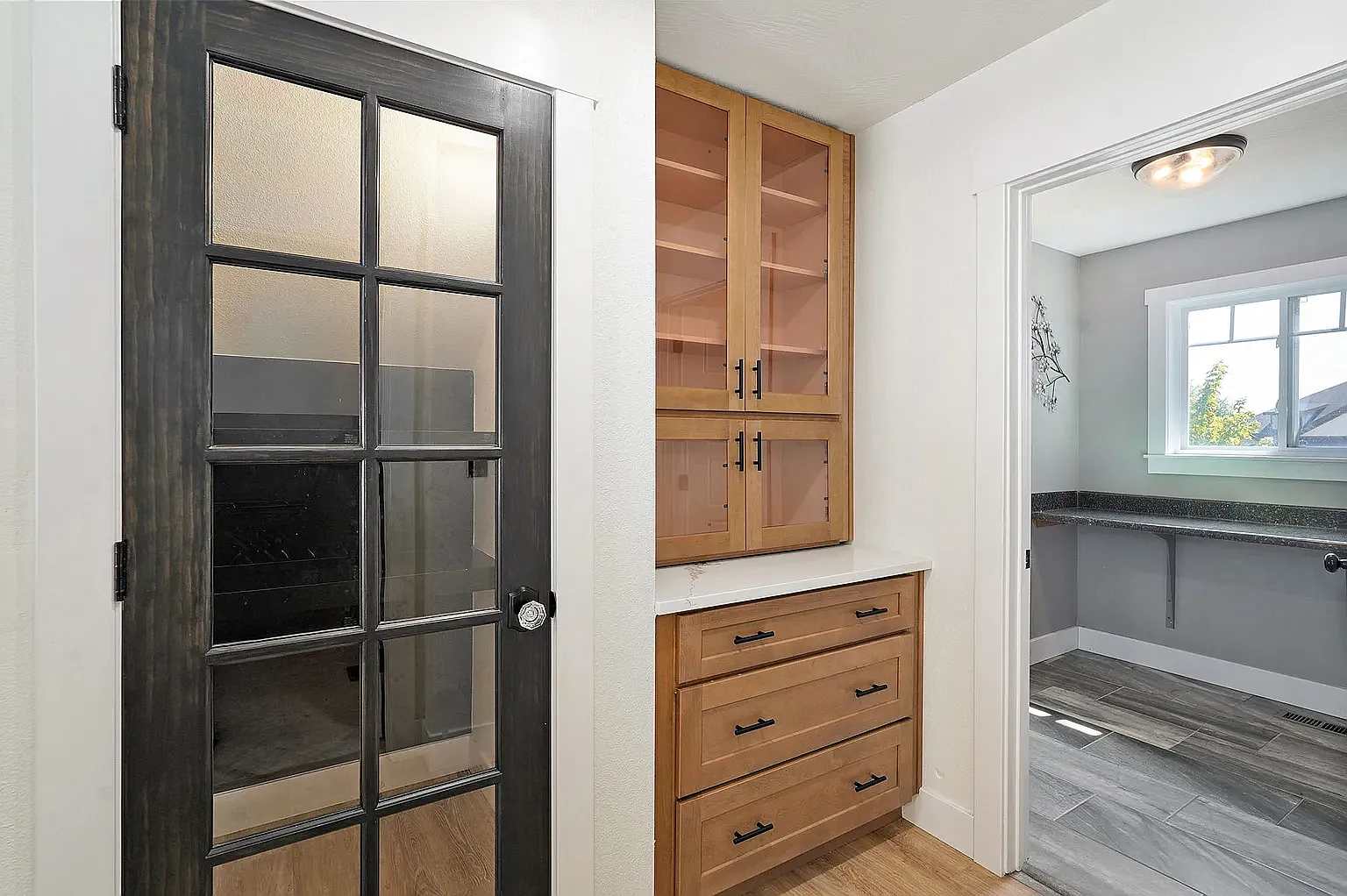 5 bed, 2.5 bath, 2680 sqft, $3,000 — Photo 4