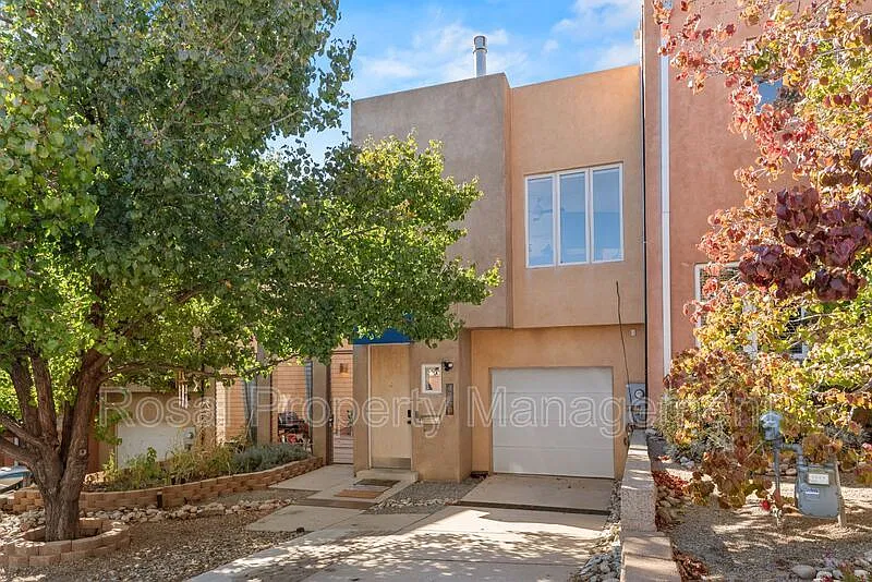 3 bed, 2.0 bath, 1596 sqft, $3,500 — Photo 2