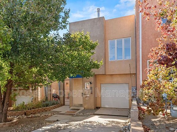 2nd image of 405 Ridge Pl NE