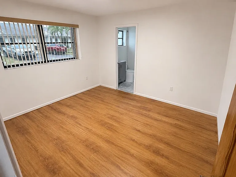 13761 SW 49th St — Photo 6