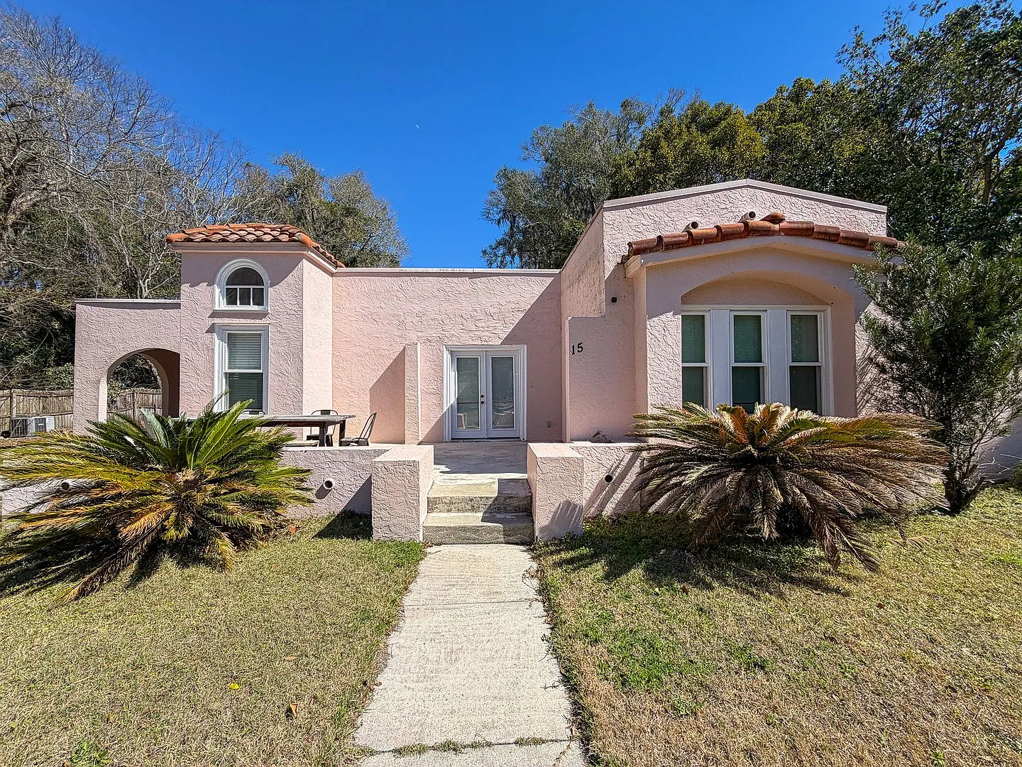 15 NW 26th St - Walk to UF and Law School — Photo 1