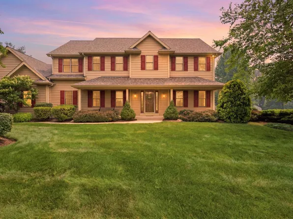 5121 Tall Oaks Dr, Ringwood, IL 60072