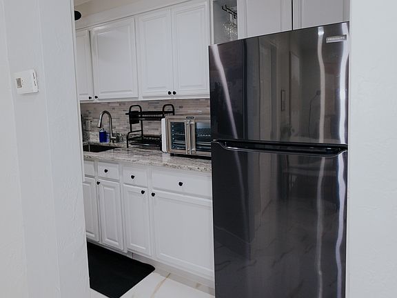 Full Kitchen.